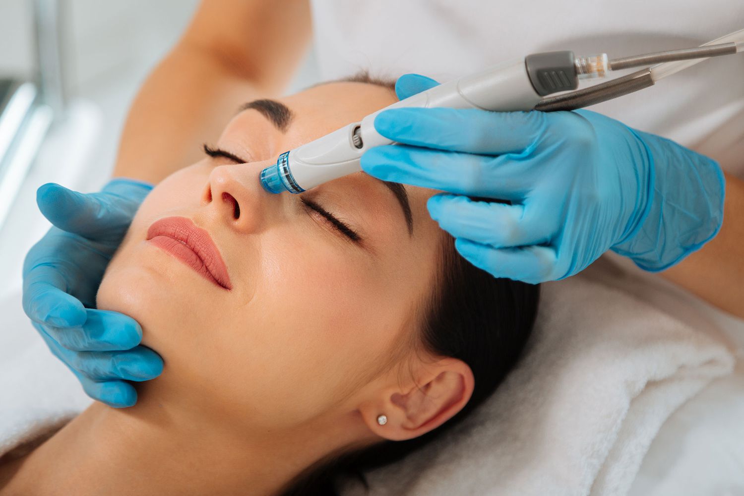 Rejuvenate Your Skin with HydraFacial: The Ultimate Non-Invasive Treatment for a Radiant Complexion